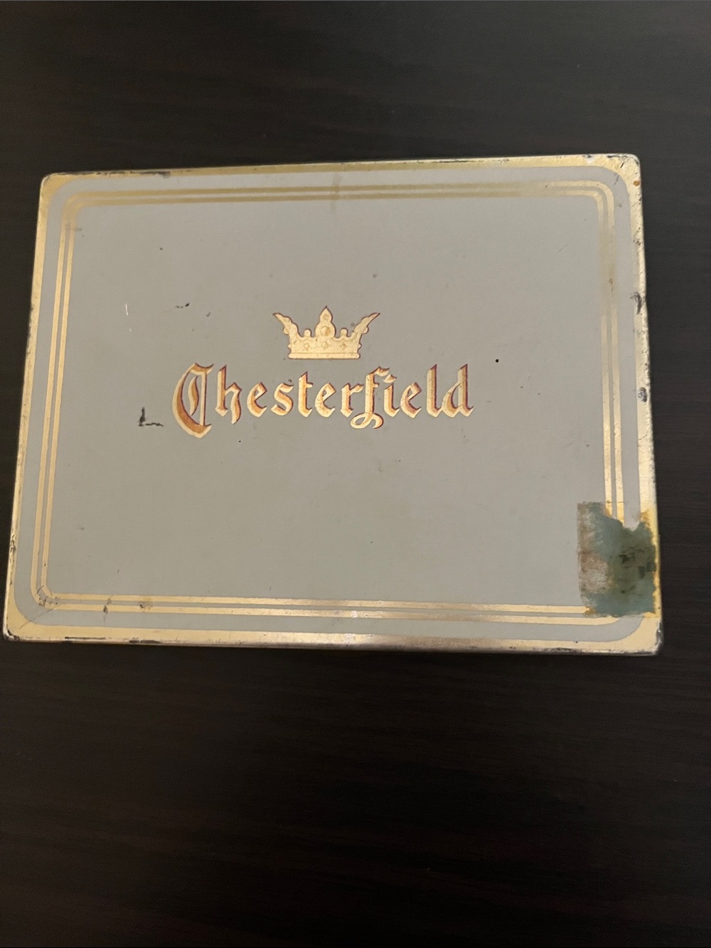 Chesterfield Gold Logo Tin - white with gold trim